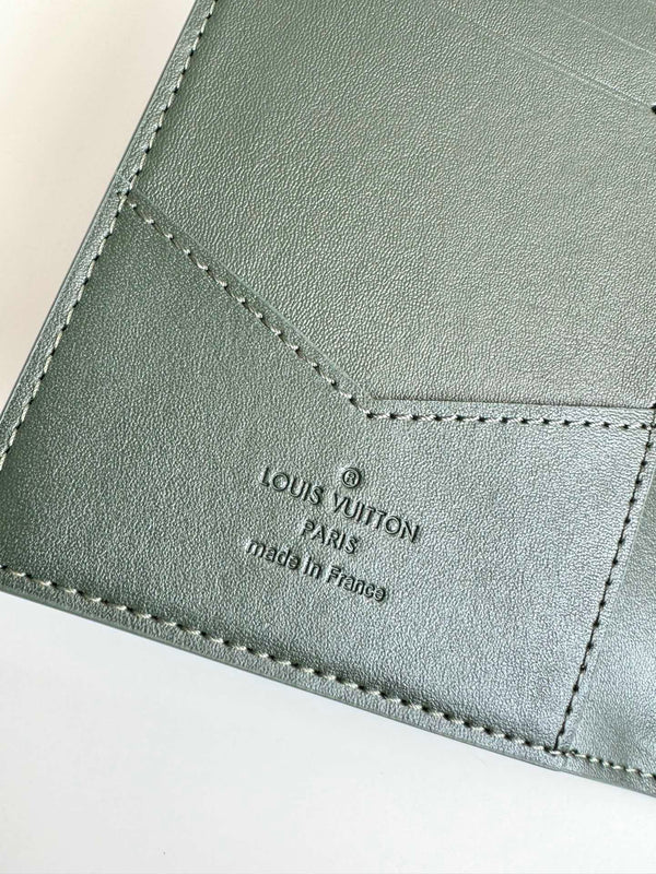 LV Passport Holder Green Ostrich Pattern 221309