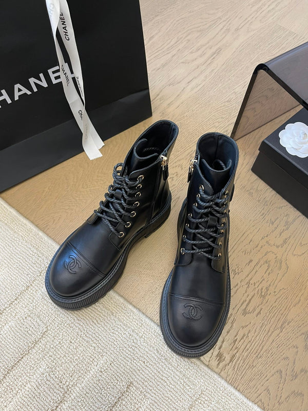 Chanel 2025 Bottine à lacets en veau noir 963004