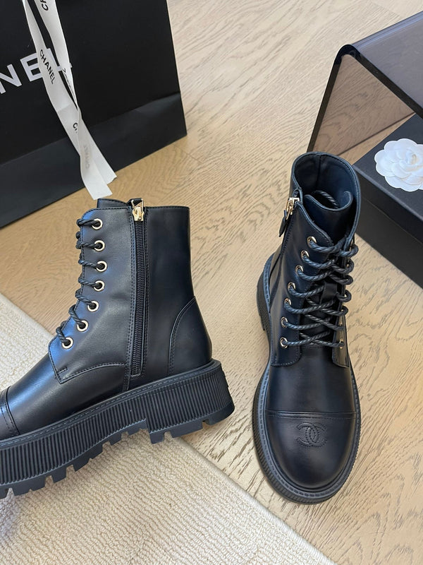 Chanel 2025 Bottine à lacets en veau noir 963004