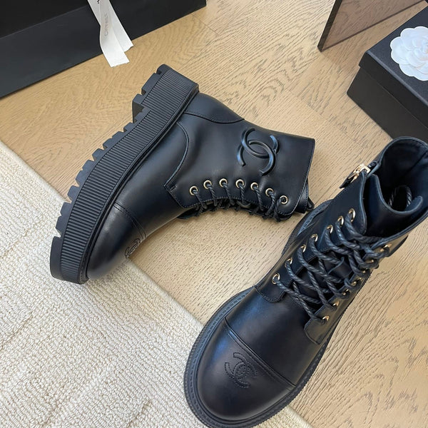 Chanel 2025 Bottine à lacets en veau noir 963004
