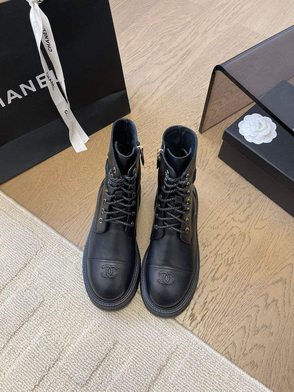 Chanel 2025 Bottine à lacets en veau noir 963004