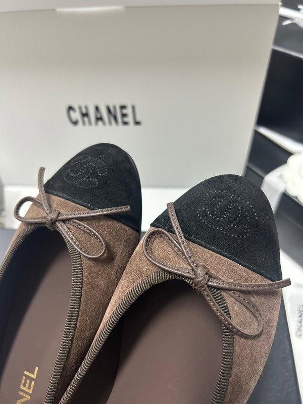 Chanel 25 Ballet Flat Black mix Brown Suede 490045