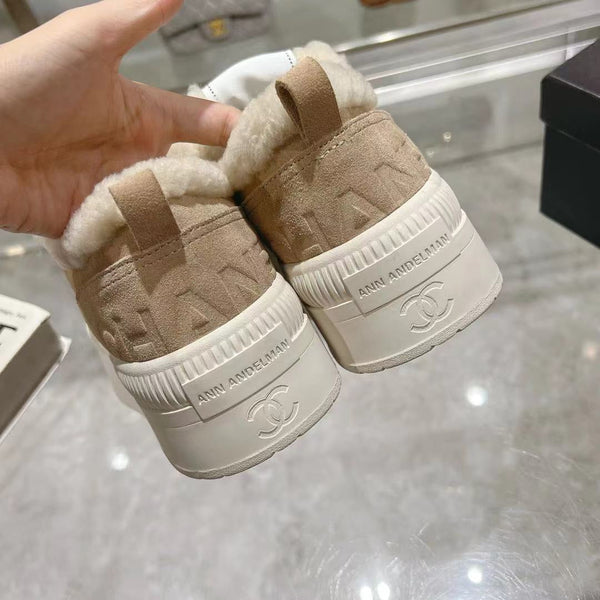 CC Sneaker Beige Suede With Wool Lining 944559