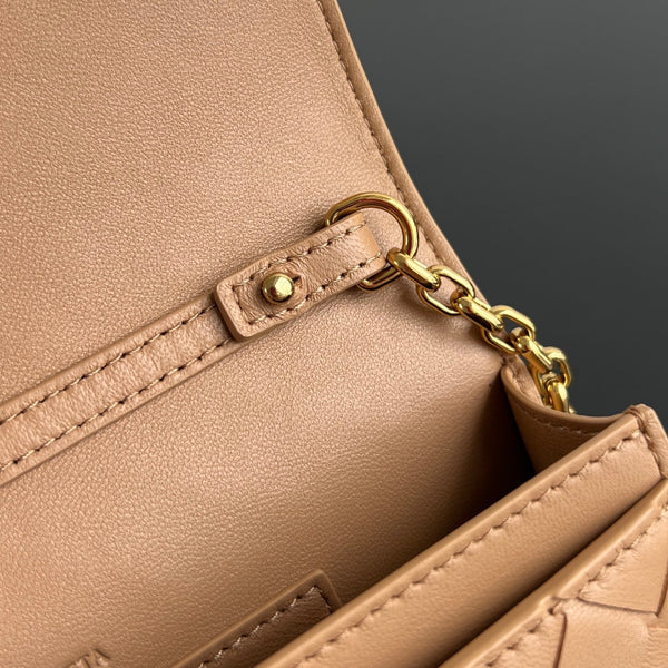 BV 26s Andiamo Pouch Beige Intrecciato Leather 291438