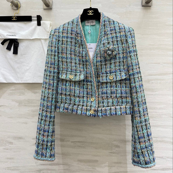 Manteau en tweed de laine bleu-vert col en V Chanel 2025 319506