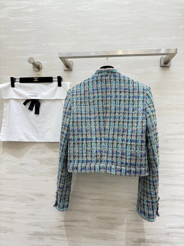 Manteau en tweed de laine bleu-vert col en V Chanel 2025 319506