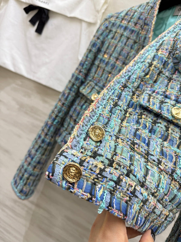 Manteau en tweed de laine bleu-vert col en V Chanel 2025 319506