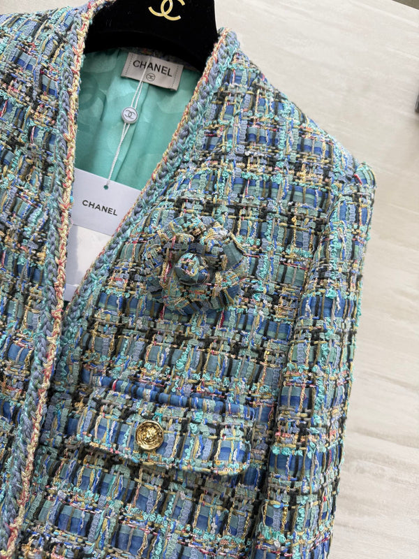 Manteau en tweed de laine bleu-vert col en V Chanel 2025 319506