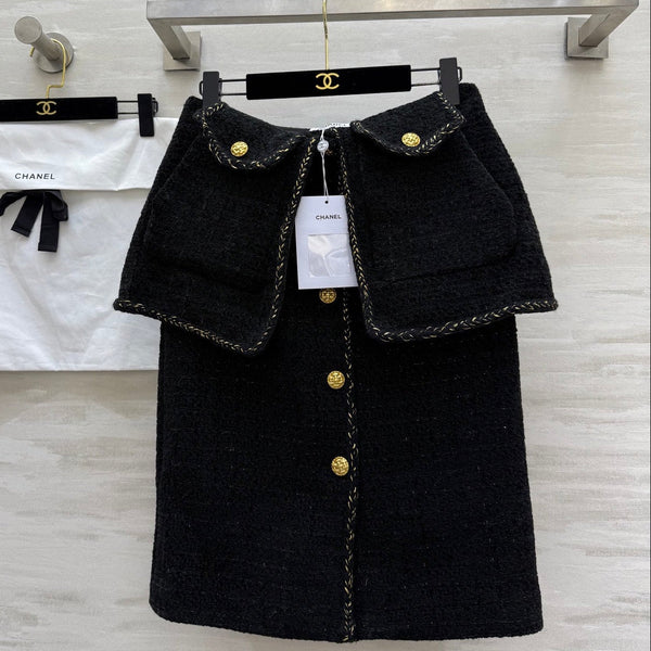 Chanel 2025 Jupe deux pièces en tissu tweed tressé noir, boucle dorée 319481