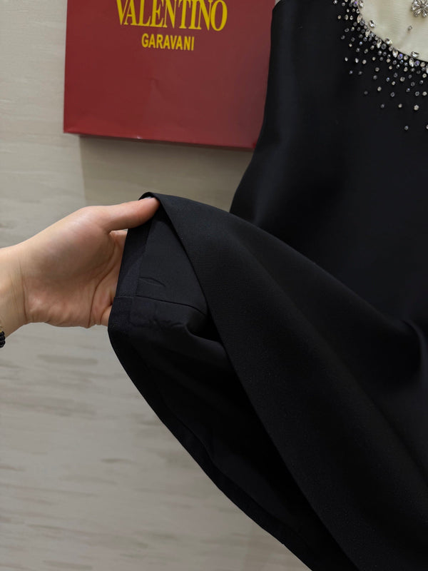 Valen 26s Robe noire en coton ornée de perles et de strass 344751