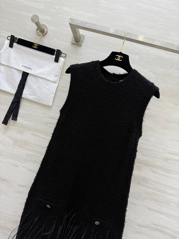 CC Gilet robe en plumes d'autruche et strass, fil de soie de mûrier noir 346472