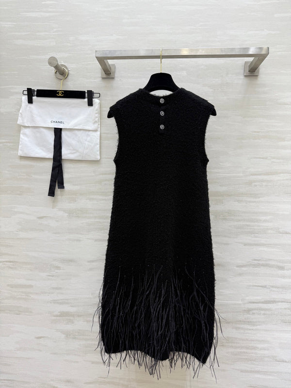 CC Gilet robe en plumes d'autruche et strass, fil de soie de mûrier noir 346472