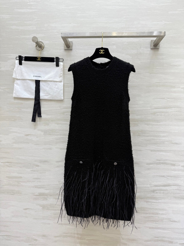 CC Gilet robe en plumes d'autruche et strass, fil de soie de mûrier noir 346472