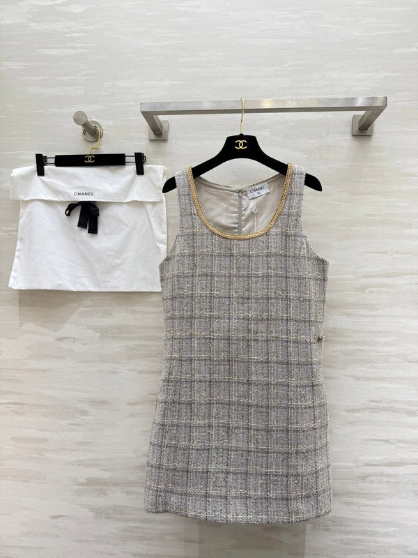 CC 26s Robe classique en tweed beige-gris 352291