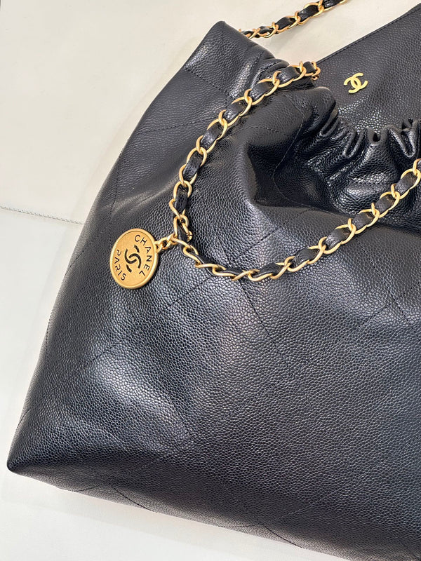 Borsa Hobo CC 22 42 cm in pelle di vitello martellata nera con finiture dorate