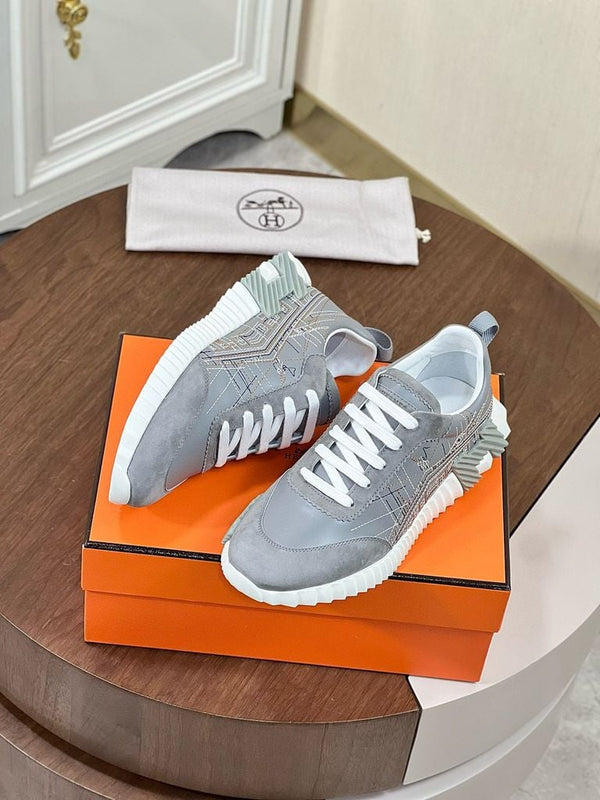 Sneaker HM Bouncing con ricamo ispirato a Faubourg.