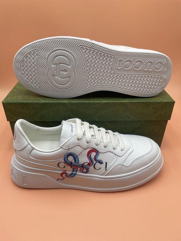 Sneaker da uomo GG in pelle di vacchetta bianca 523543