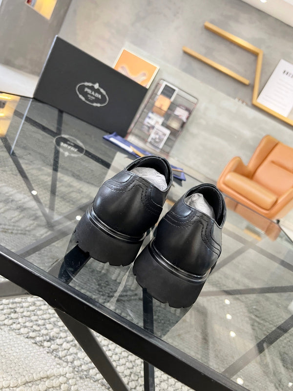 PRA LACE-UP SHOES IN BLACK CALFSKIN