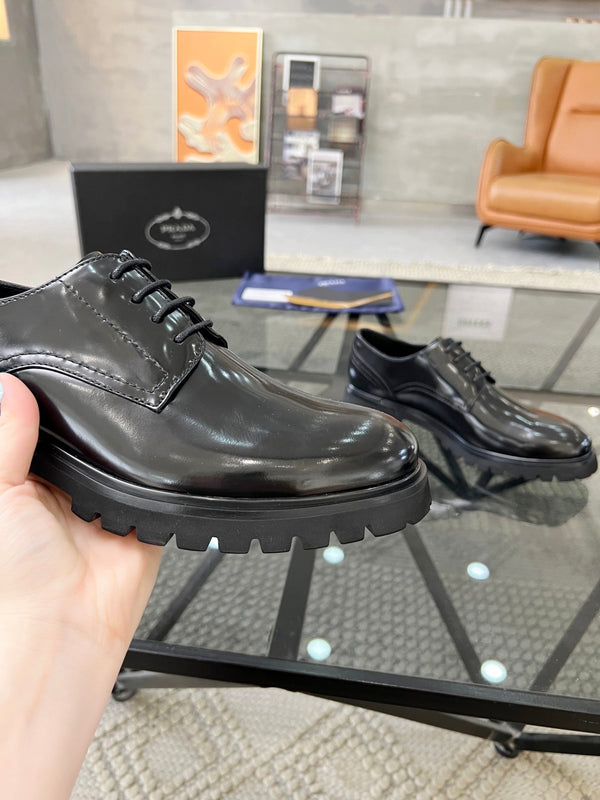 PRA LACE-UP SHOES IN GLOSSY BLACK CALFSKIN