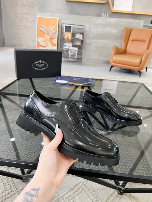 PRA LACE-UP SHOES IN GLOSSY BLACK CALFSKIN