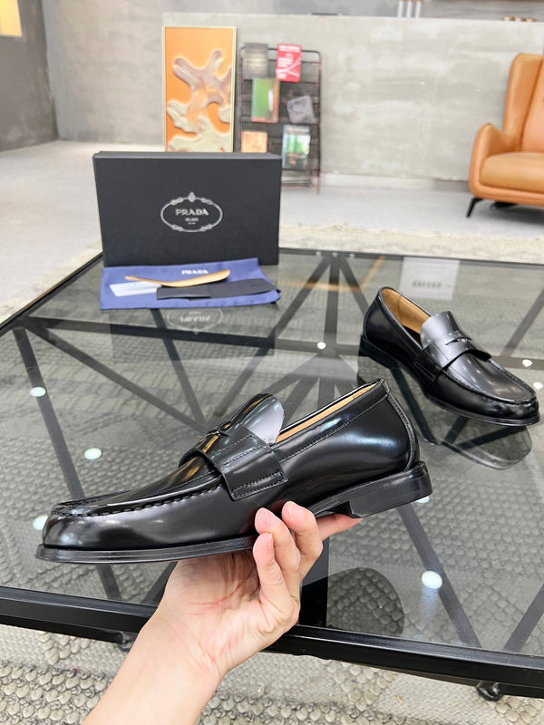 PRA LOAFER IN GLOSSY BLACK CALFSKIN