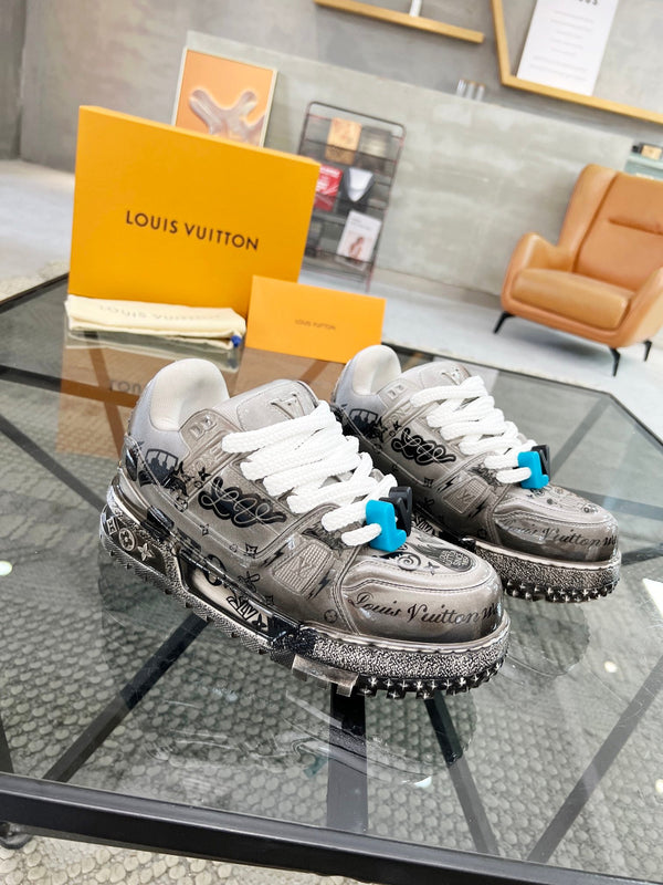 TRAINERS IN SMOKE GREY LAMBSKIN