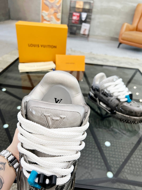 TRAINERS IN SMOKE GREY LAMBSKIN
