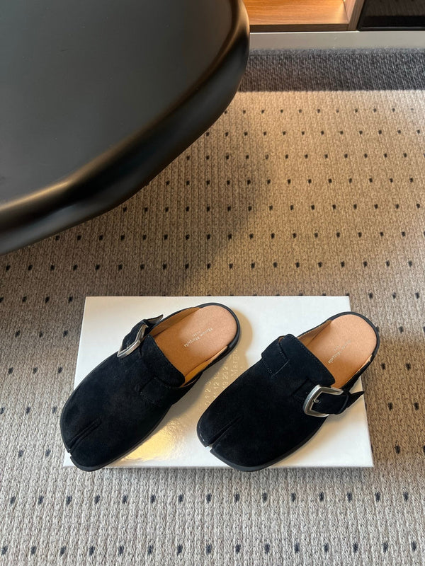 MM Tabi Buckle-Fastening Mules Black Suede 803621