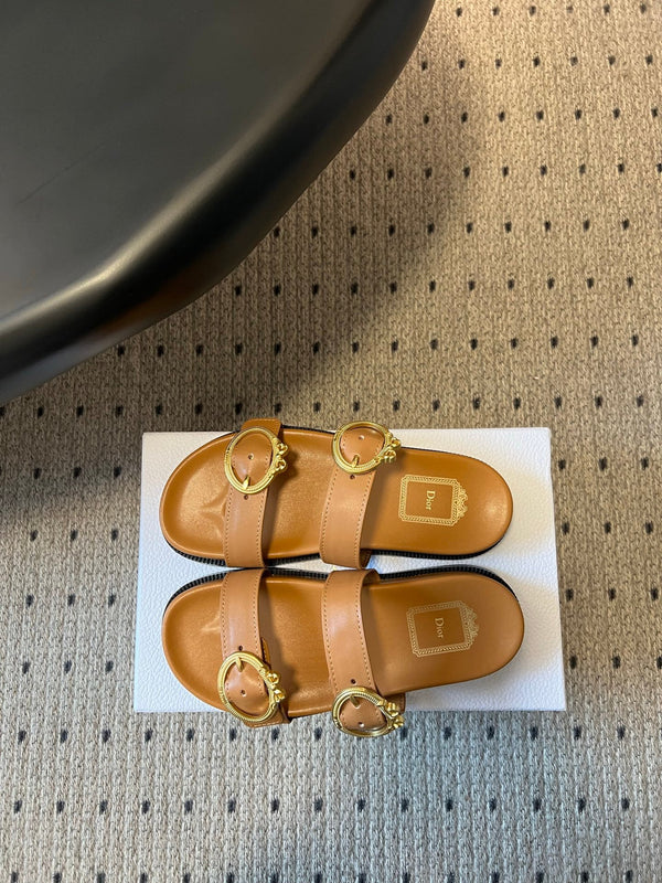 CD 26s Médaillon Buckle Slide Brown Cowhide 820026