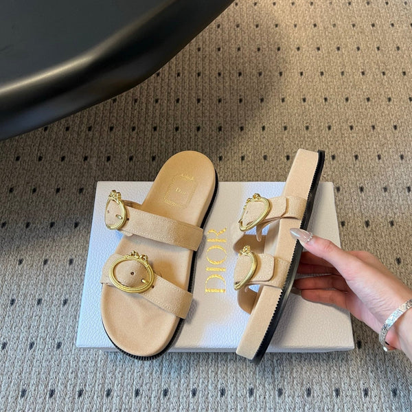 CD 26s Médaillon Buckle Slide Cream Suede 820025