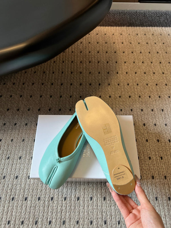 MM Tabi Shoes Flat Blue Patent Leather 828083