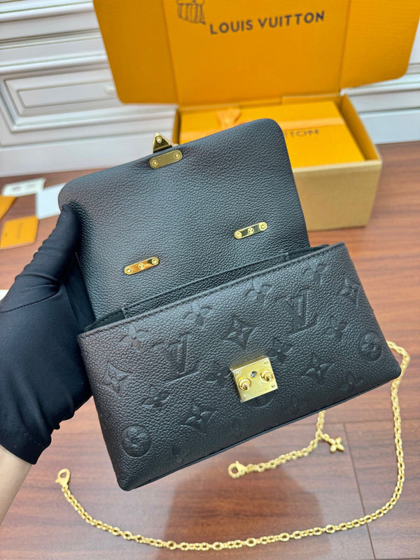 Nano Madeleine 21cm Pelle di vacchetta grana nera