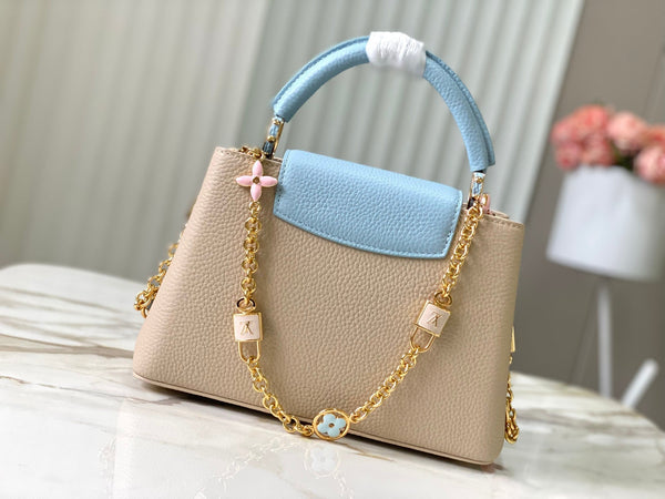 capucines bb 27 beige blu nuvola pelle taurillon hardware dorato