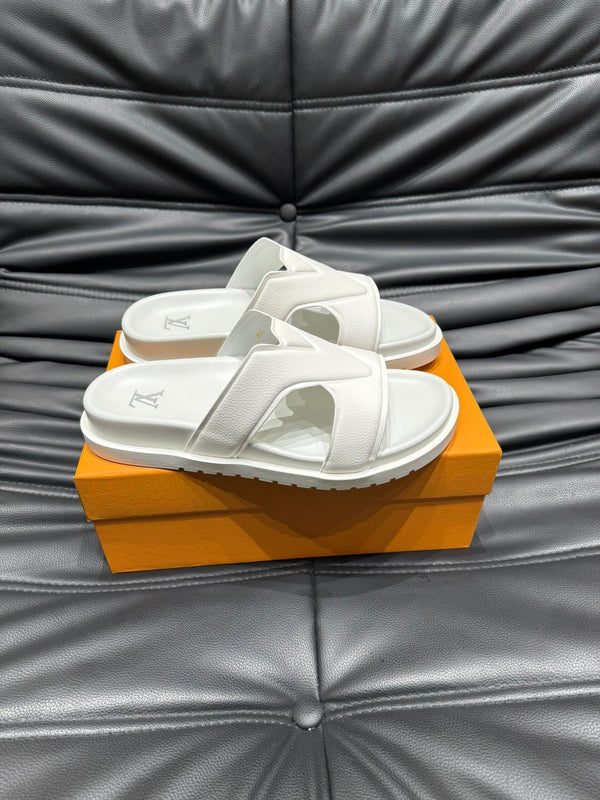 LV OASIS MULE IN WHITE CALFSKIN