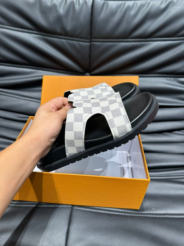 LV OASIS MULE IN WHITE DAMIER CALFSKIN