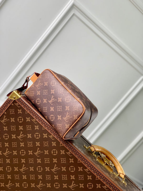Lv Locker Dopp Kit 23 Brown Monogram