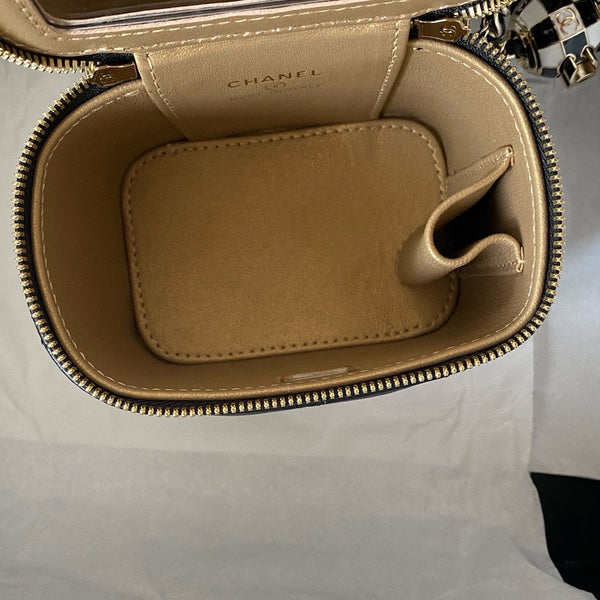 borsa da toilette classica cc 10 cm in pelle di agnello nera con finiture dorate