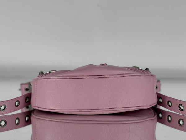 BORSA A TRACOLLA PICCOLA LE CAGOLE 26 CON STRASS IN PELLE DI AGNELLO ROSA CREPE