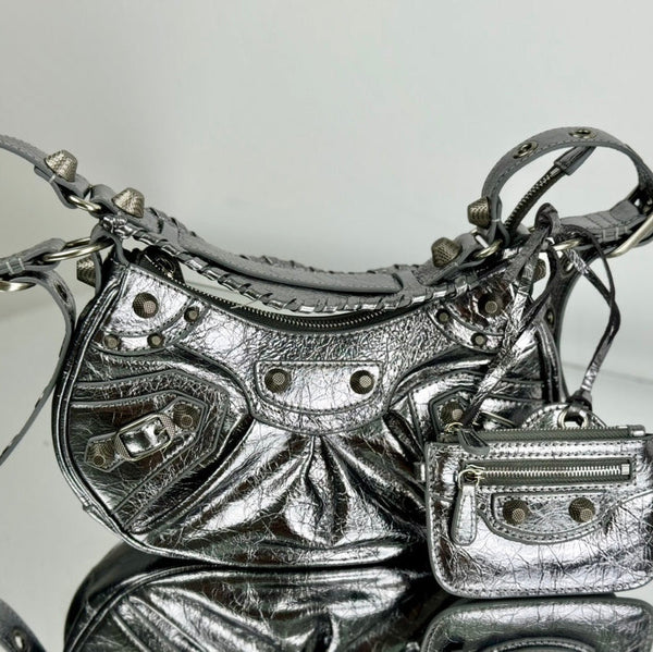 BORSA A TRACOLLA PICCOLA LE CAGOLE 26 CON STRASS IN PELLE DI AGNELLO ARENA METALLIZZATA ARGENTO