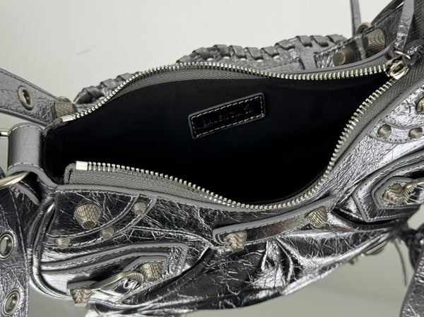 BORSA A TRACOLLA PICCOLA LE CAGOLE 26 CON STRASS IN PELLE DI AGNELLO ARENA METALLIZZATA ARGENTO