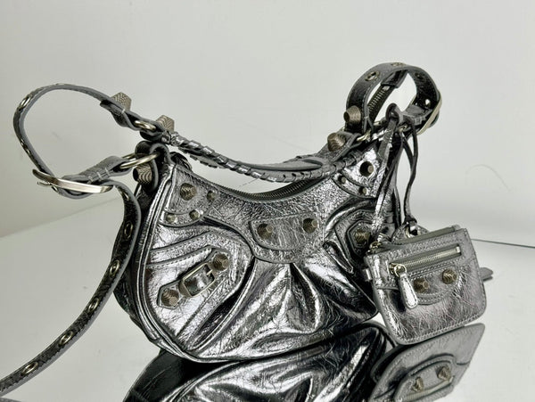 BORSA A TRACOLLA PICCOLA LE CAGOLE 26 CON STRASS IN PELLE DI AGNELLO ARENA METALLIZZATA ARGENTO