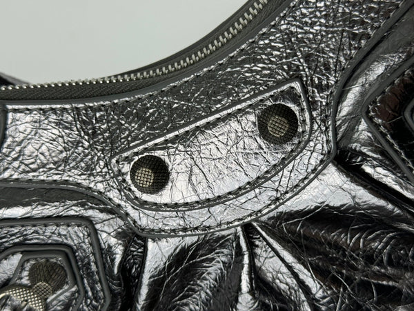 BORSA A TRACOLLA PICCOLA LE CAGOLE 26 CON STRASS IN PELLE DI AGNELLO ARENA METALLIZZATA ARGENTO