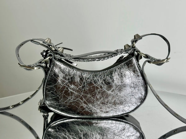 BORSA A TRACOLLA PICCOLA LE CAGOLE 26 CON STRASS IN PELLE DI AGNELLO ARENA METALLIZZATA ARGENTO