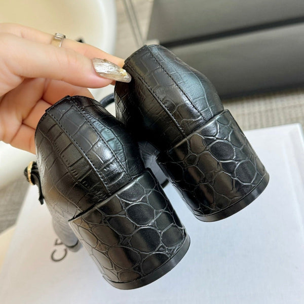 SCARPE DA DONNA CON TACCO ALTO E PUNTA ROTONDA IN PELLE DI VACCA NERA