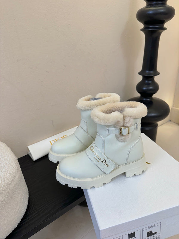 CD Alps D-Quest Ankle Boot White Grained Calfskin Shearling 530609