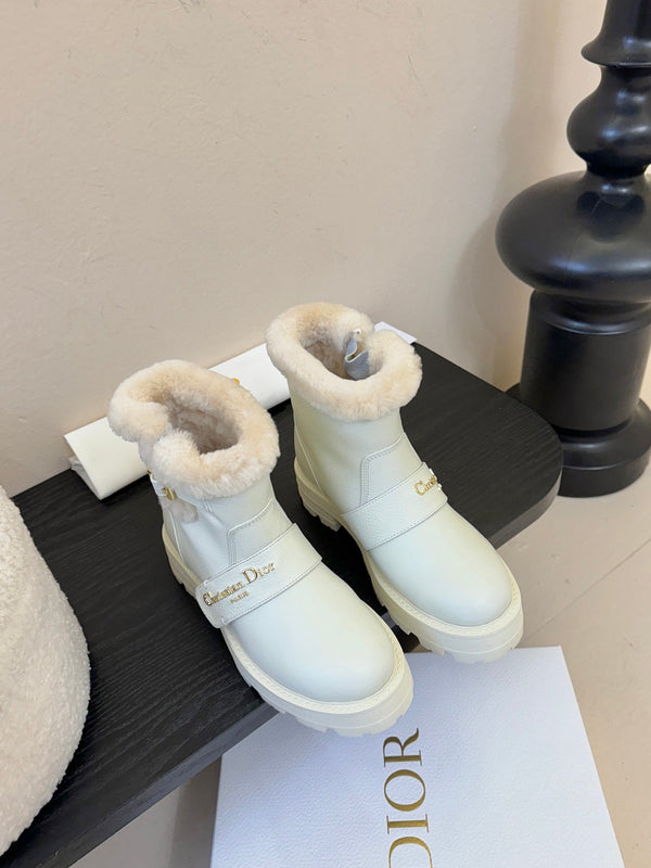 CD Alps D-Quest Ankle Boot White Grained Calfskin Shearling 530609