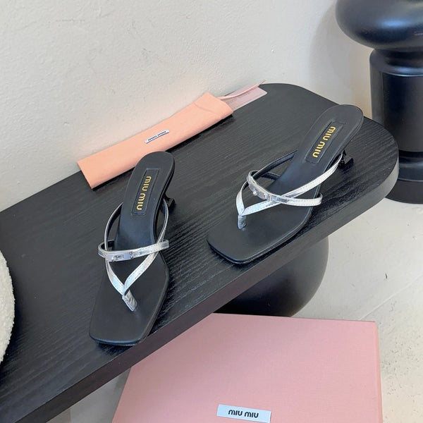 Miu 26s Low-Heel Thong Sandals In Black And Silver Calfskin