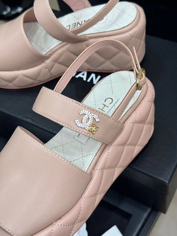 SANDALI CC CON ZEPPA ALTA IN PELLE DI AGNELLO ROSA CHIARO