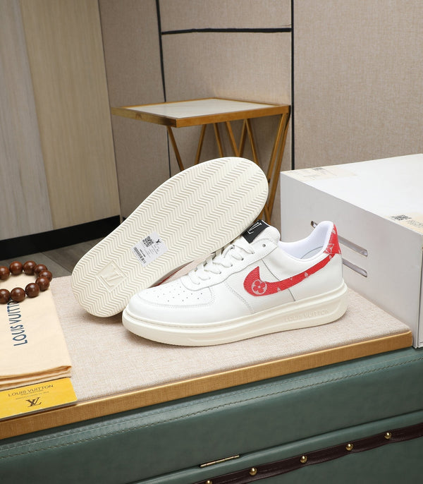LV AIR FORCE 1 IN PELLE DI VITELLO BIANCA LUCIDA CON LOGO MONOGRAMMA ROSSO