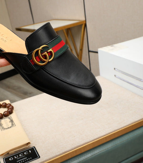 GG Mule da uomo con motivo GG intrecciato in pelle di vacchetta nera 111485
